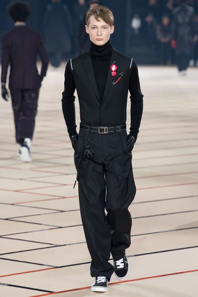Look 11